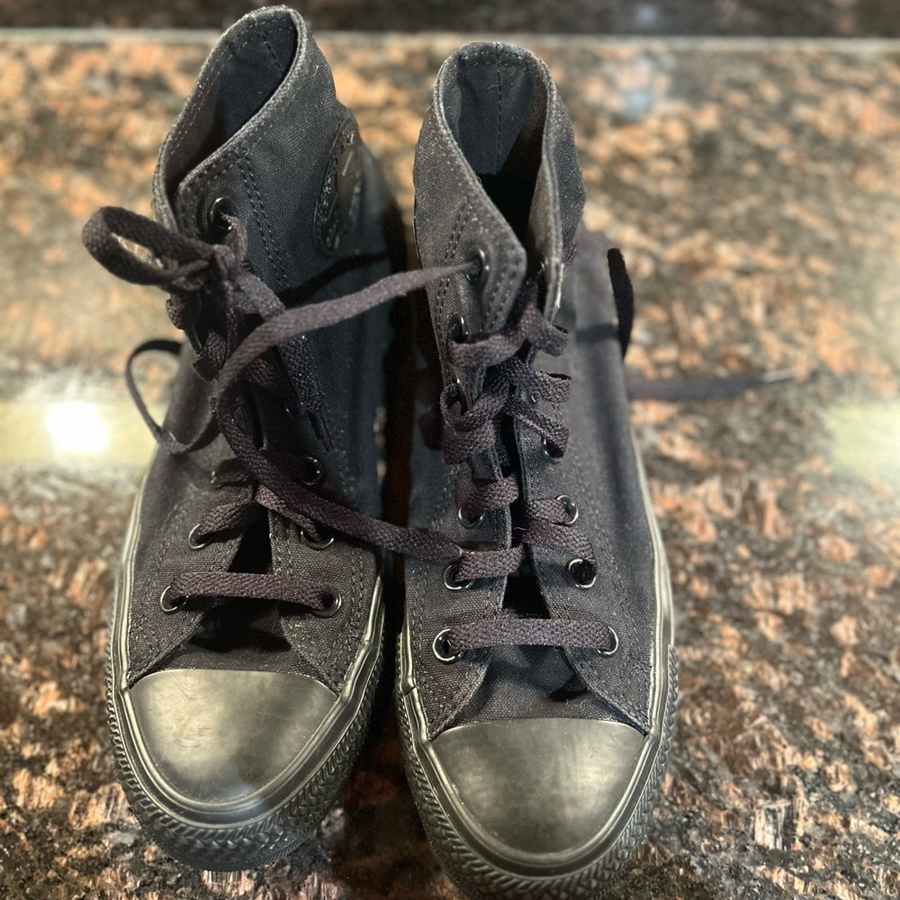 Black Converse never worn outside